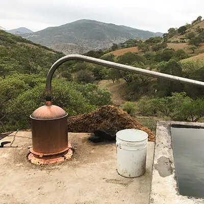 Destilación — paso 05 del proceso artesanal de Destilería Lorenzana